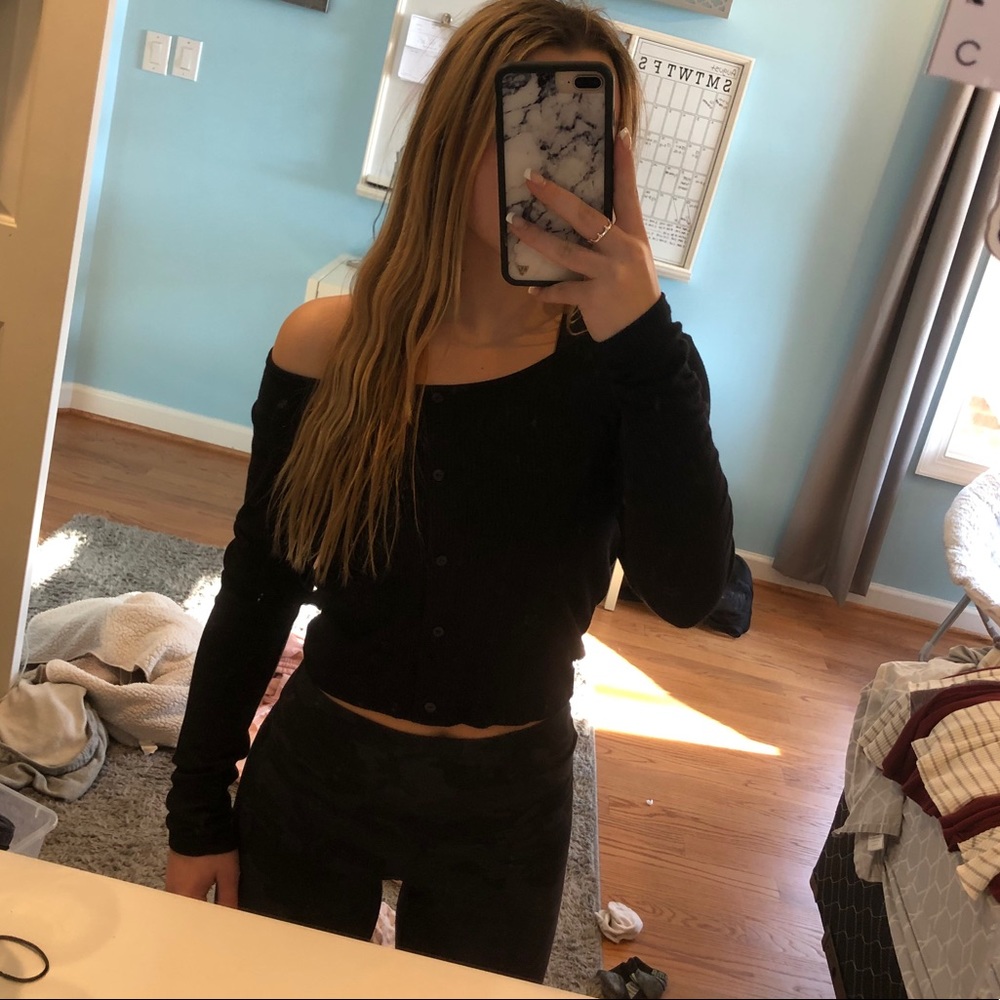 off the shoulder long sleeve crop top